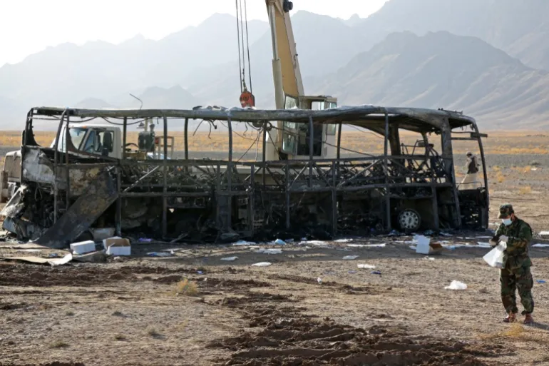 Bus Tabrak Truk BBM di Afghanistan, 79 Orang Tewas Termasuk 19 Anak